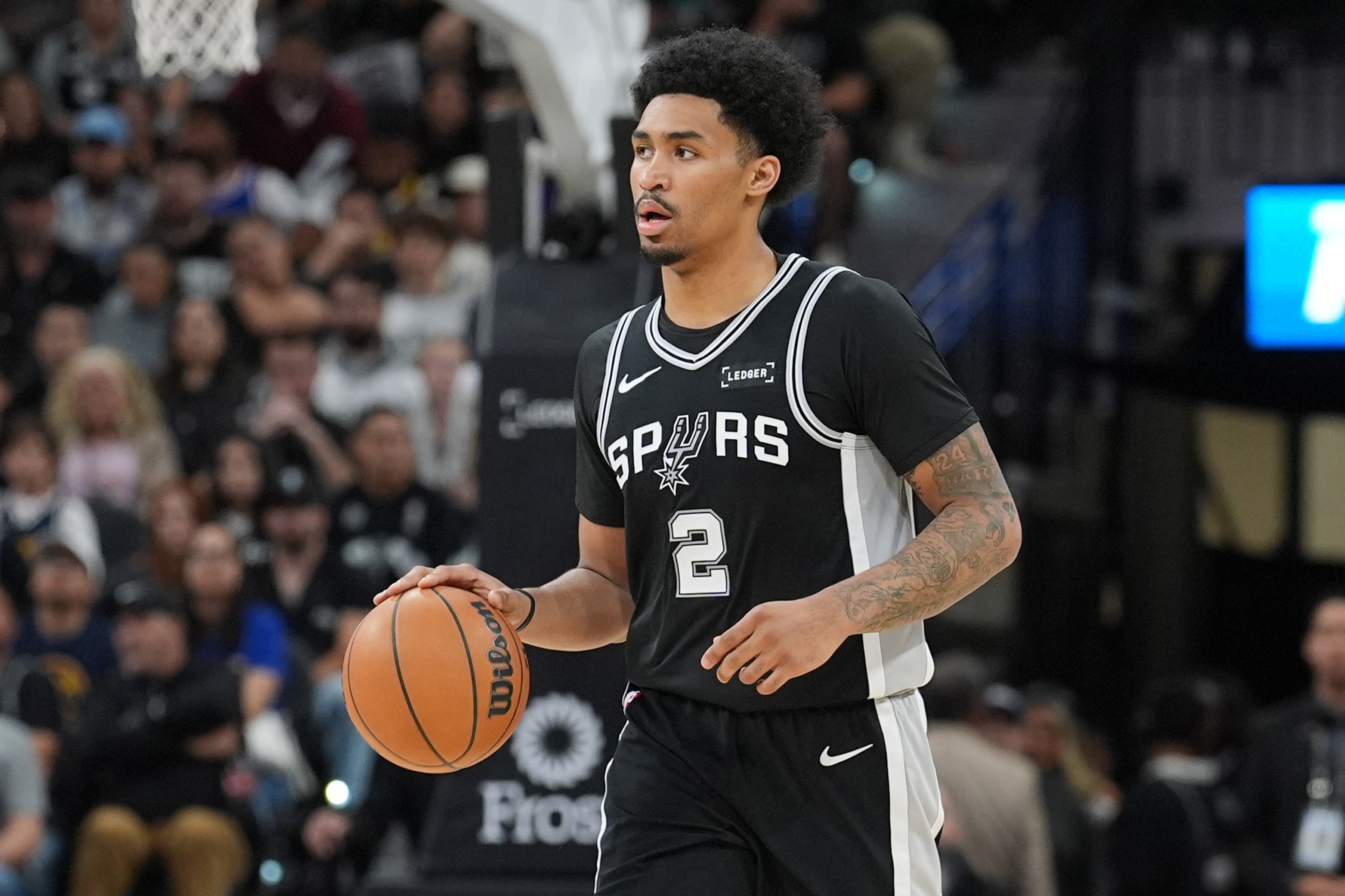 爱游戏登入-米奇：哈珀目前的状态为每日观察 他右腿肌肉挫伤&amp;没有长期隐患